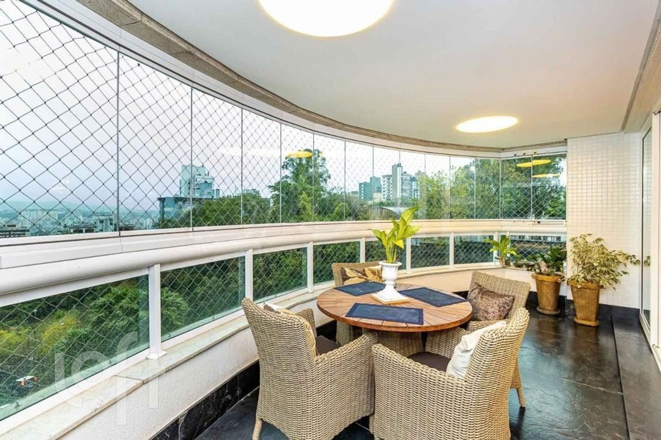 Apartamento com 223m², 3 dormitórios, 3 suítes, 3 vagas, Rio Branco em Porto Alegre