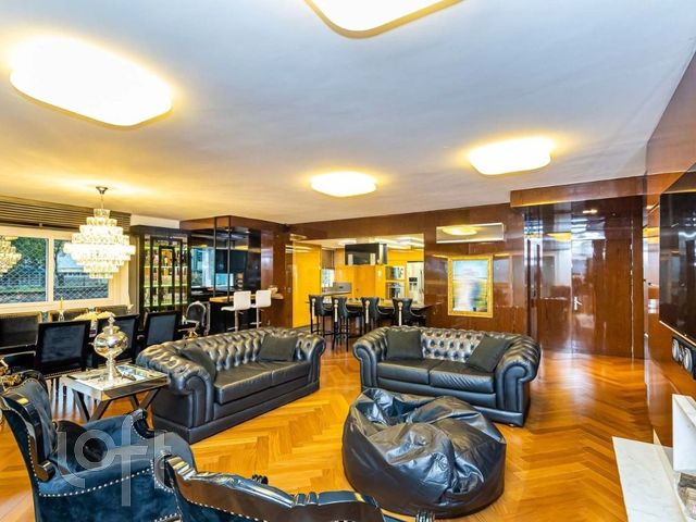 Apartamento com 223m², 3 dormitórios, 3 suítes, 3 vagas, Rio Branco em Porto Alegre