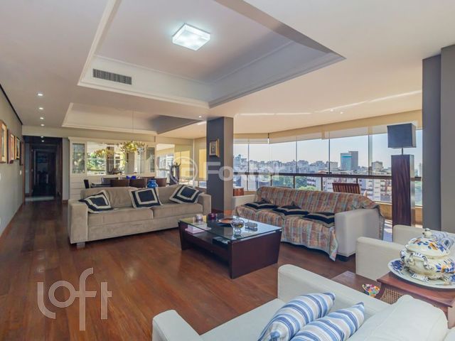 Apartamento com 244m², 3 dormitórios, 3 suítes, 3 vagas, Rio Branco em Porto Alegre