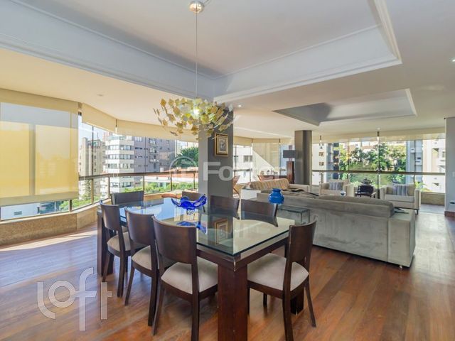 Apartamento com 244m², 3 dormitórios, 3 suítes, 3 vagas, Rio Branco em Porto Alegre