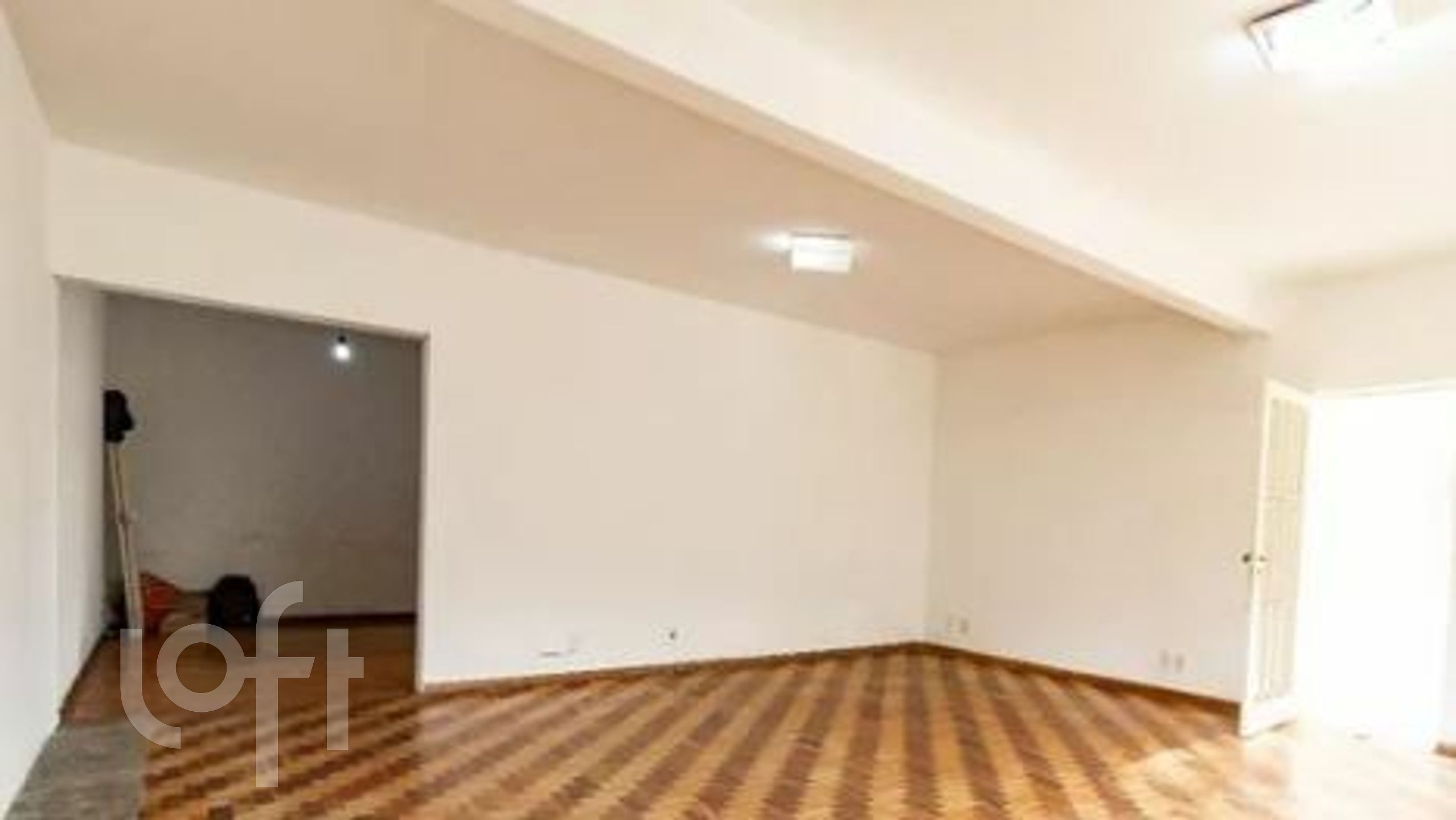 Casa à venda com 2 quartos, 120m² - Foto 2