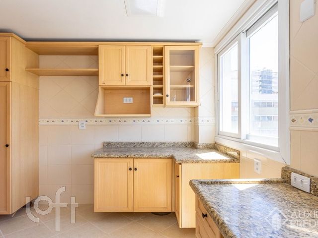 Apartamento com 74m², 2 dormitórios, 1 suíte, 1 vaga, Petrópolis em Porto Alegre