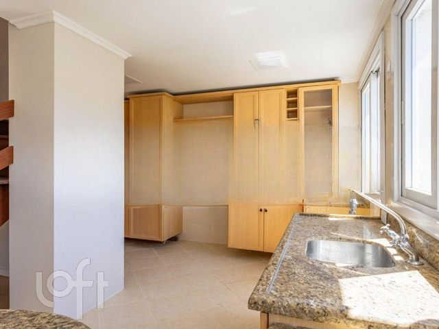 Apartamento com 74m², 2 dormitórios, 1 suíte, 1 vaga, Petrópolis em Porto Alegre