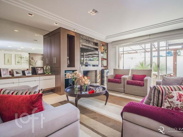 Casa em Condomínio com 629m², 3 dormitórios, 3 suítes, 4 vagas, Boa Vista em Porto Alegre