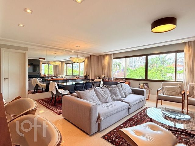 Apartamento com 119m², 3 dormitórios, 1 suíte, 3 vagas, Petrópolis em Porto Alegre