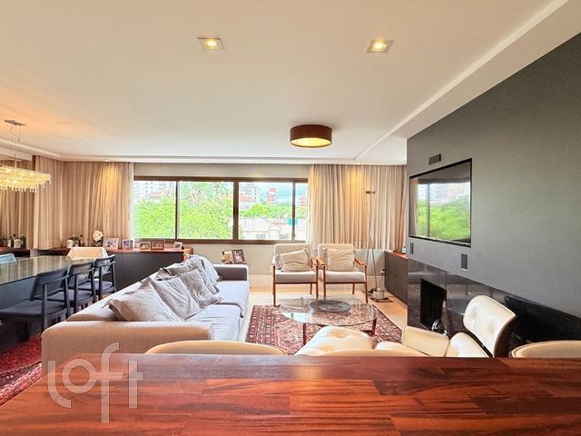 Apartamento com 119m², 3 dormitórios, 1 suíte, 3 vagas, Petrópolis em Porto Alegre