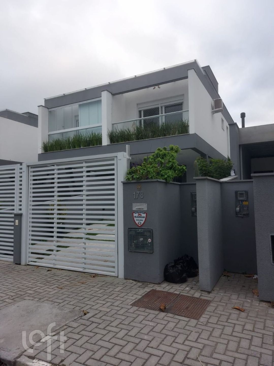 Casa Residencial com 145m², 3 quartos, 1 suíte, no bairro Campeche Central em Florianópolis