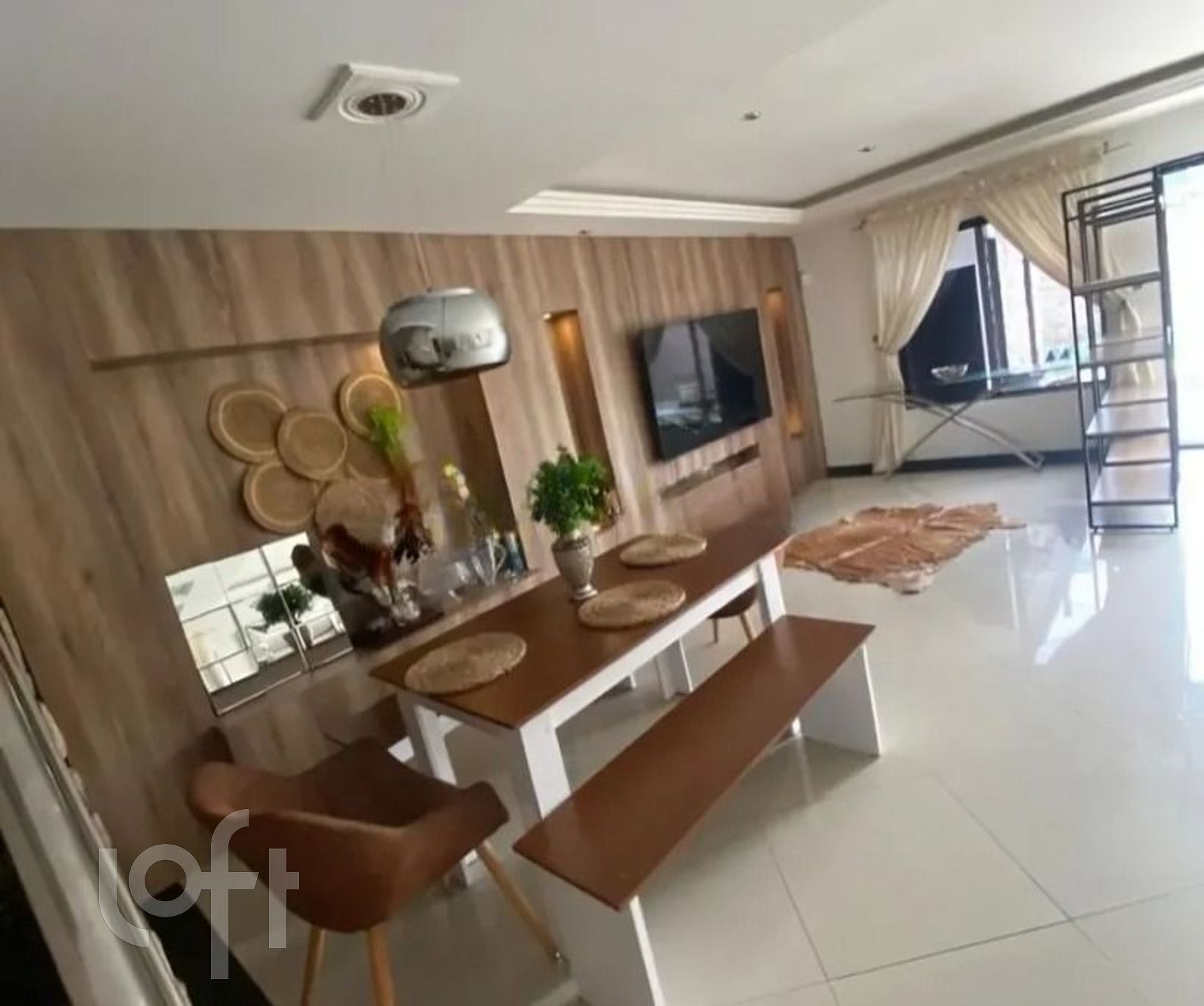 Venda de Casa em Condomínio com 4 quarto(s), 4 suíte(s), por R$ 2 milhão em Vargem Pequena.