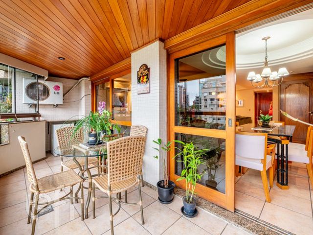 Apartamento com 166m², 3 dormitórios, 1 suíte, 2 vagas, Bela Vista em Porto Alegre