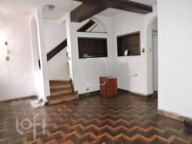 Casa com 240m², 3 dormitórios, 2 vagas, Petrópolis em Porto Alegre