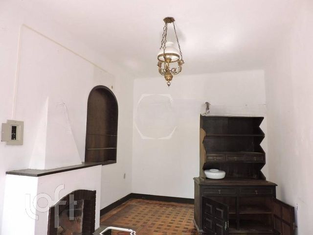 Casa com 240m², 3 dormitórios, 2 vagas, Petrópolis em Porto Alegre