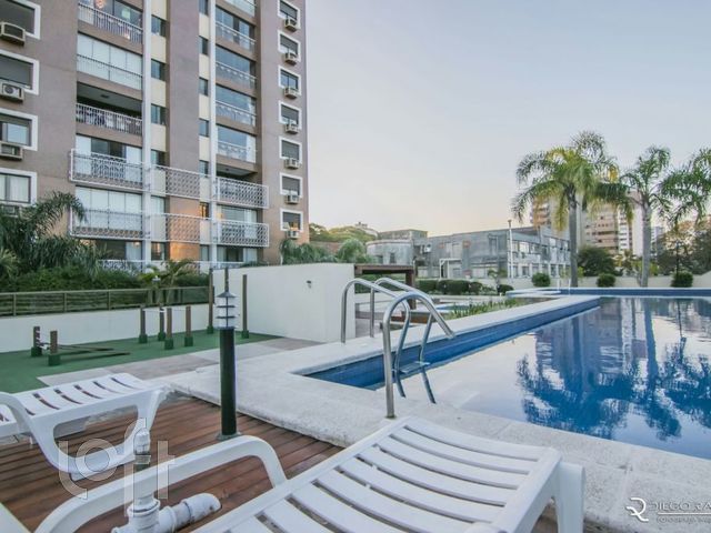 Apartamento com 105m², 2 dormitórios, 2 suítes, 2 vagas, Menino Deus em Porto Alegre