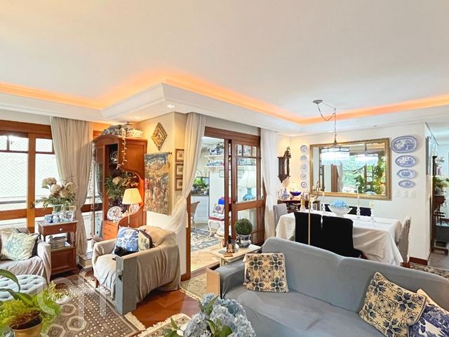 Apartamento com 158m², 3 dormitórios, 1 suíte, 2 vagas, Petrópolis em Porto Alegre