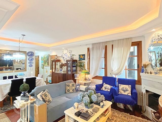 Apartamento com 158m², 3 dormitórios, 1 suíte, 2 vagas, Petrópolis em Porto Alegre