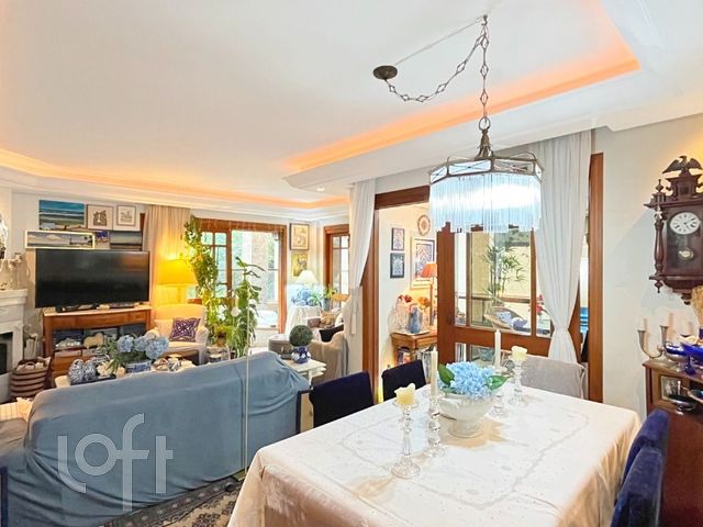 Apartamento com 158m², 3 dormitórios, 1 suíte, 2 vagas, Petrópolis em Porto Alegre