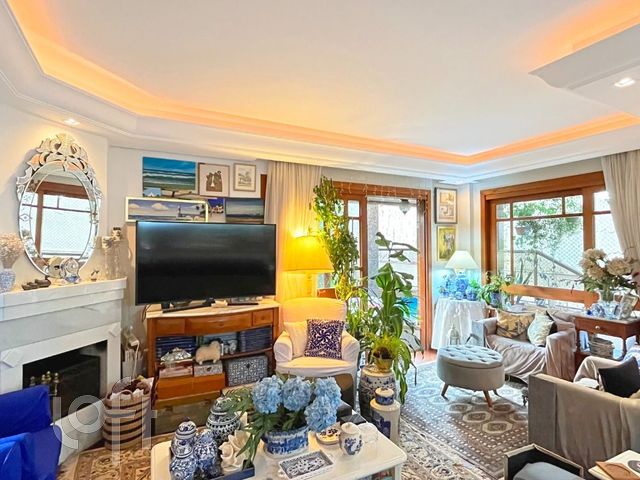 Apartamento com 158m², 3 dormitórios, 1 suíte, 2 vagas, Petrópolis em Porto Alegre