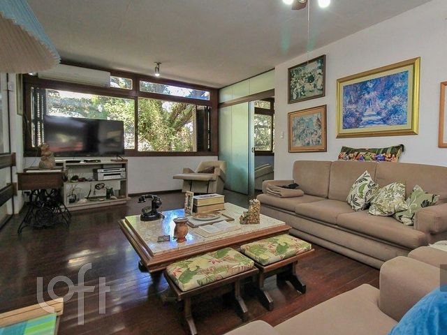 Casa com 480m², 4 dormitórios, 4 suítes, 4 vagas, Petrópolis em Porto Alegre