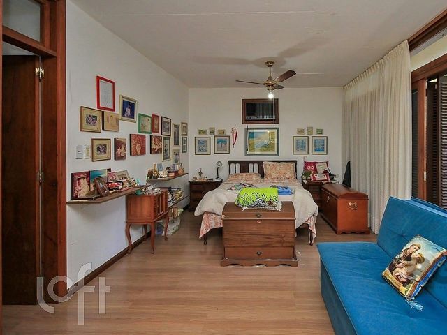 Casa com 480m², 4 dormitórios, 4 suítes, 4 vagas, Petrópolis em Porto Alegre