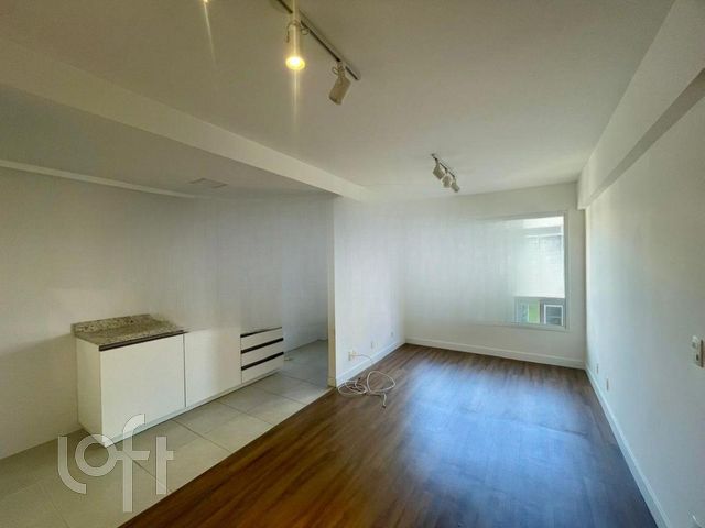 Apartamento com 42m², 1 dormitório, 1 vaga, Santa Cecília em Porto Alegre