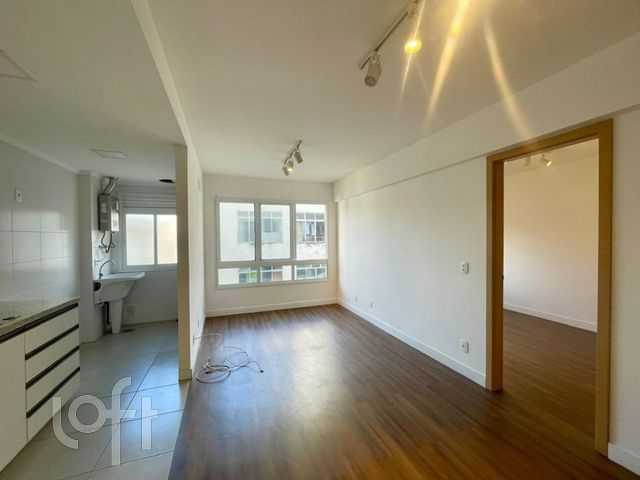 Apartamento com 42m², 1 dormitório, 1 vaga, Santa Cecília em Porto Alegre