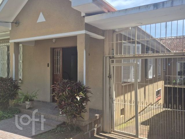 Casa com 177m², 3 dormitórios, 3 vagas, Vila Ipiranga em Porto Alegre