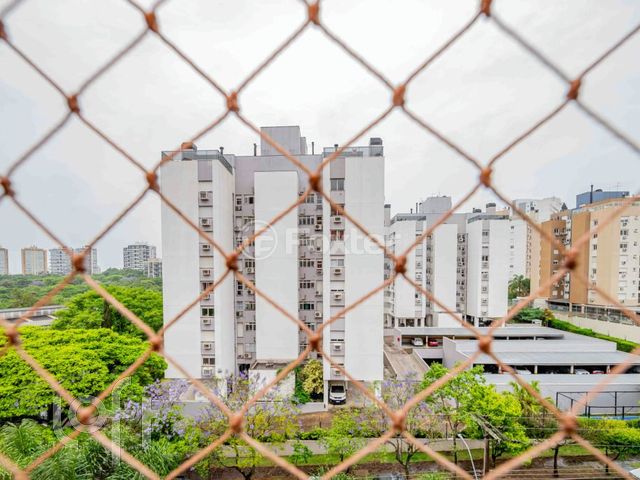 Apartamento com 73m², 3 dormitórios, 1 vaga, Chácara das Pedras em Porto Alegre