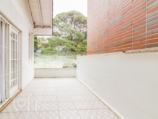 Casa com 540m², 5 dormitórios, 4 suítes, 4 vagas, Três Figueiras em Porto Alegre