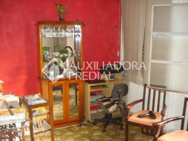 Casa com 150m², 2 dormitórios, 3 vagas, Santana em Porto Alegre