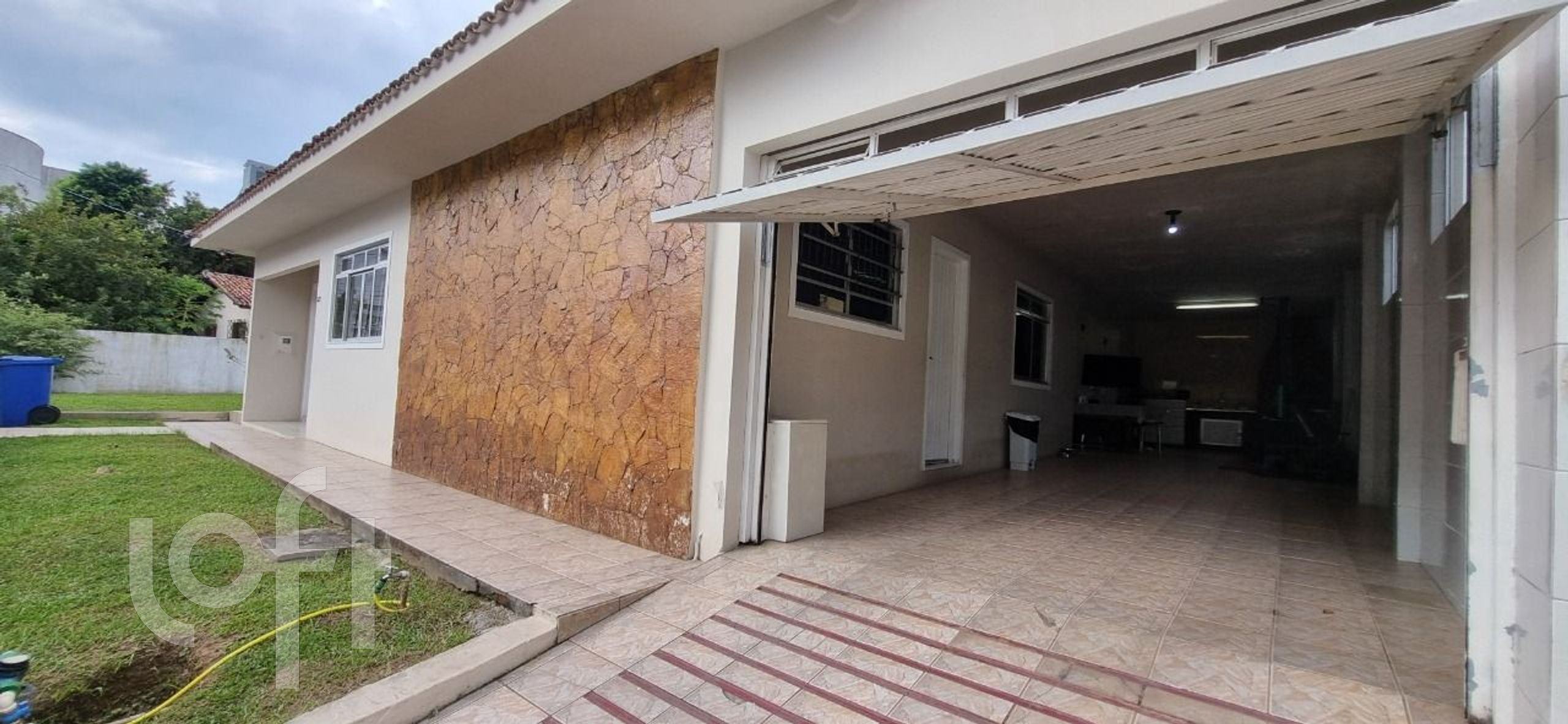 Casa Residencial com 170m², 3 quartos, 1 suíte, 3 garagens, no bairro Capoeiras em Florianópolis