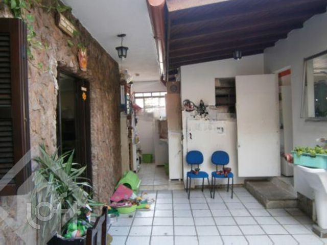 Casa com 243m², 2 dormitórios, 2 vagas, Cristo Redentor em Porto Alegre