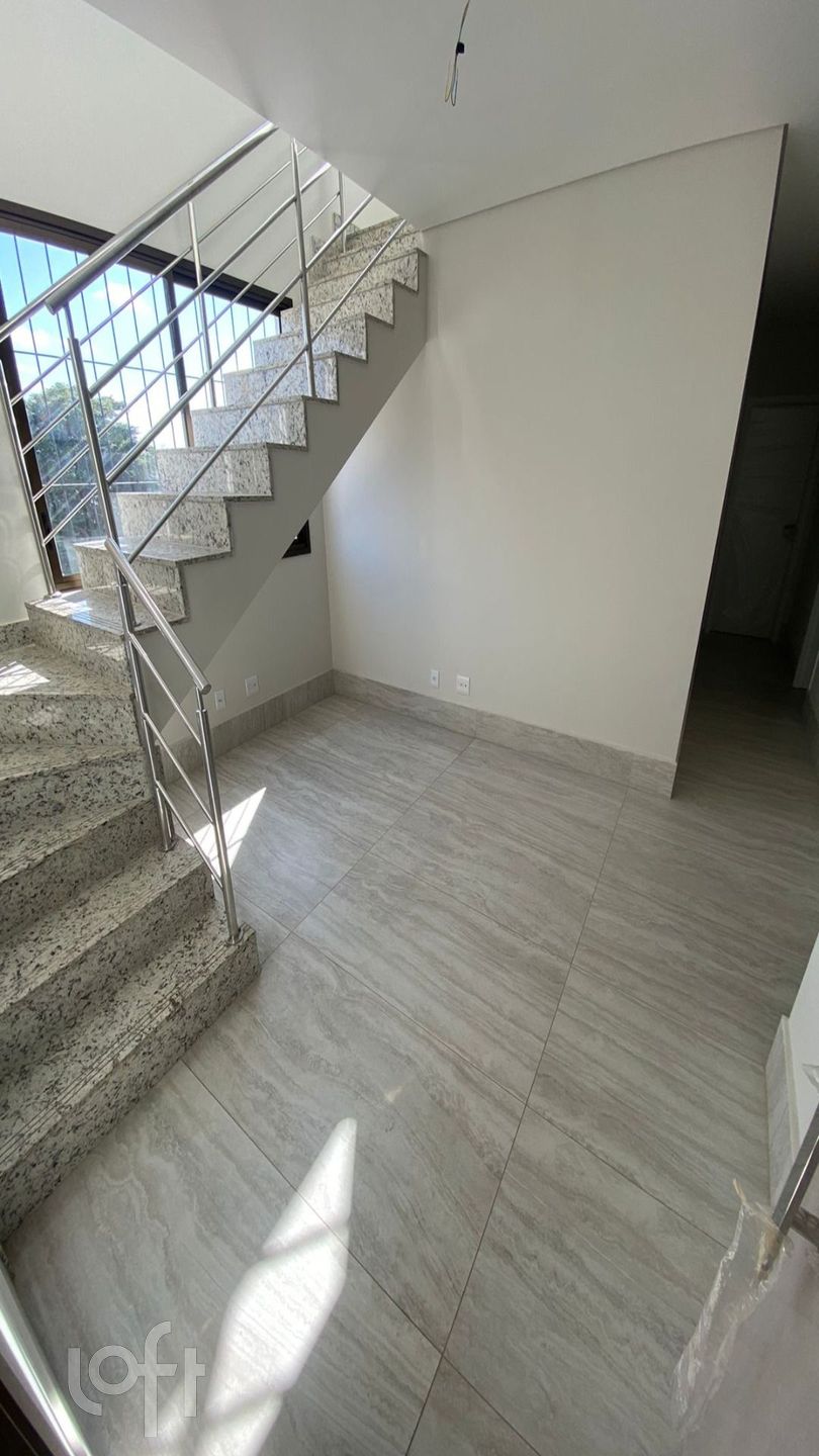 Apartamento à venda com 4 quartos, 156m² - Foto 2