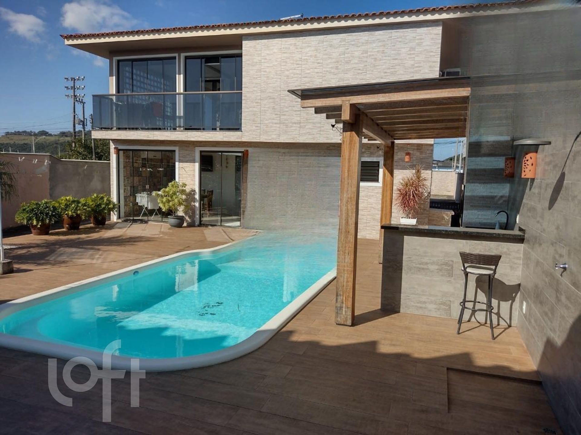 Casa Residencial com 272m², 4 quartos, 1 suíte, 5 garagens, no bairro Ribeirão da Ilha em Florianópolis
