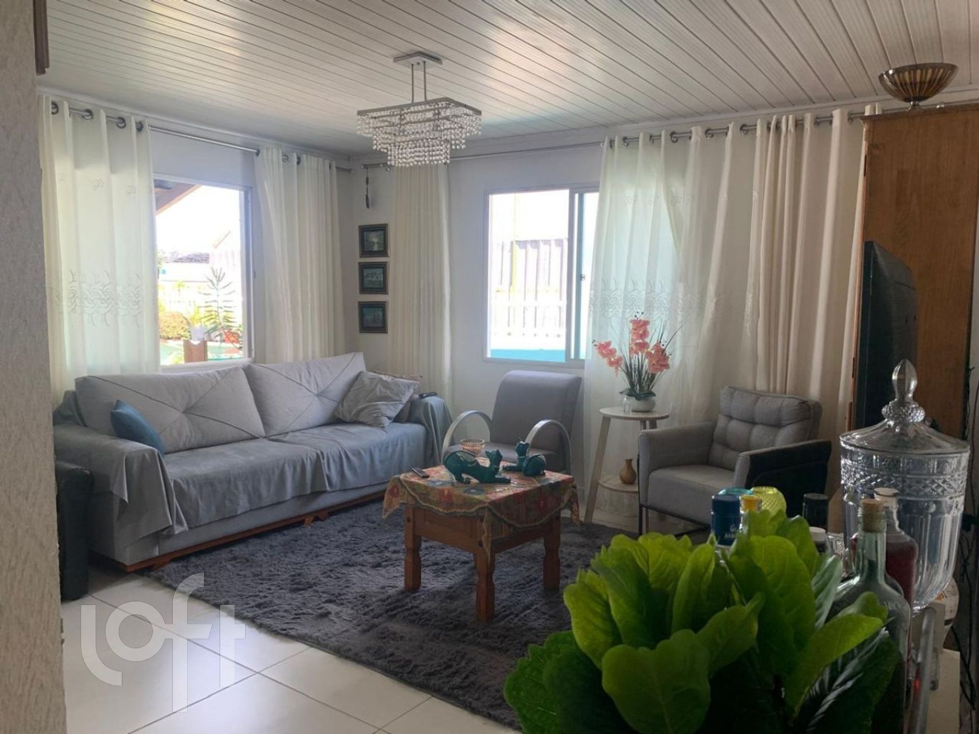 Casa Residencial com 275m², 3 quartos, no bairro Carianos em Florianópolis