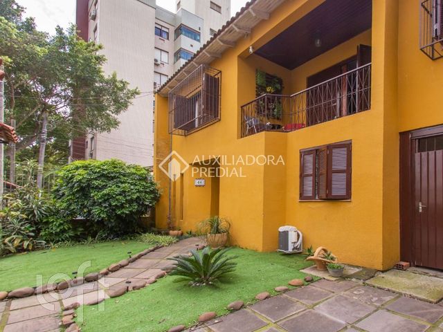 Casa com 340m², 4 dormitórios, 1 suíte, 6 vagas, Vila Ipiranga em Porto Alegre