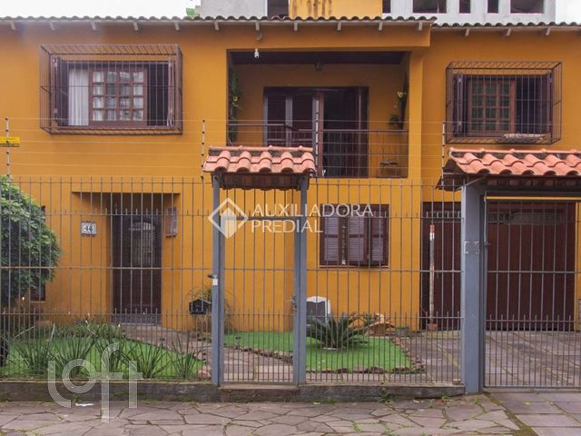 Casa com 340m², 4 dormitórios, 1 suíte, 6 vagas, Vila Ipiranga em Porto Alegre