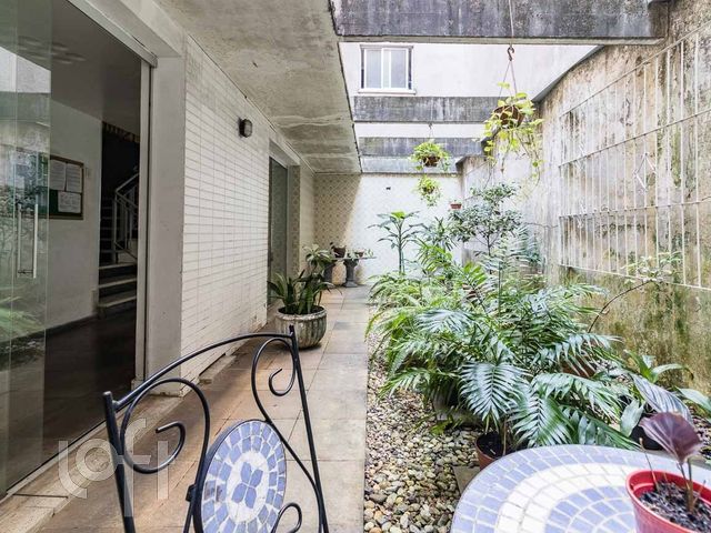 Apartamento com 100m², 3 dormitórios, 1 suíte, 2 vagas, Rio Branco em Porto Alegre