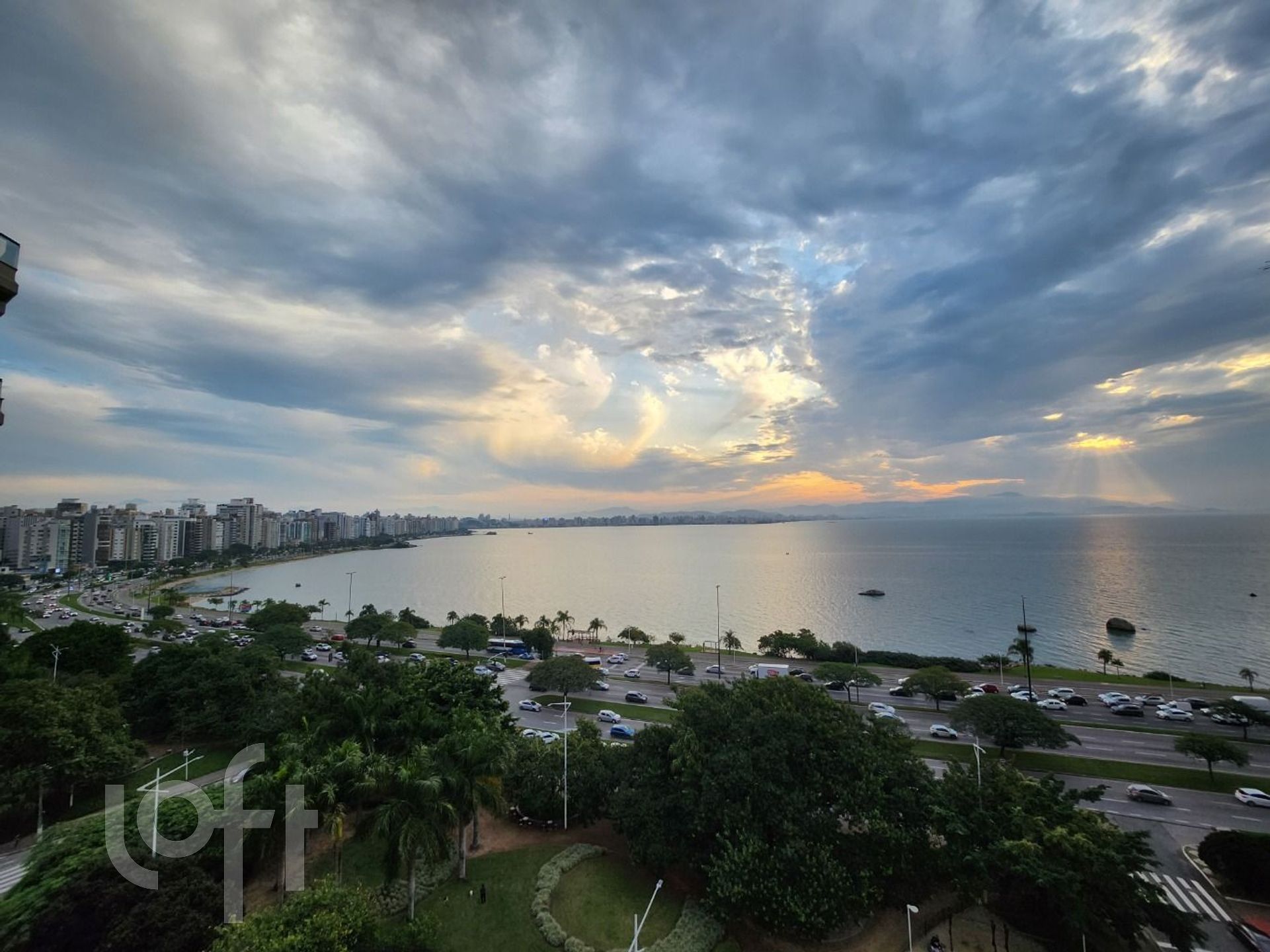 Apartamentos com 265m², 4 quartos, 3 suítes, 2 garagens, no bairro Agronômica em Florianópolis