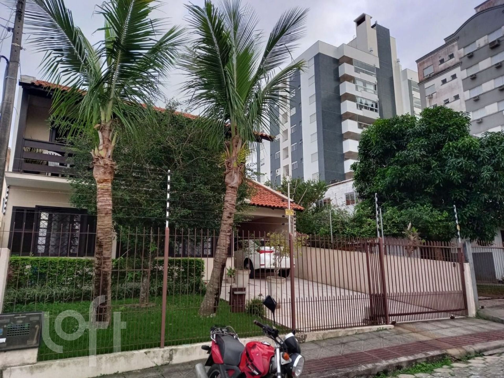 Casa à venda em Barreiros com 231 m², 5 quartos, 1 suíte, 2 vagas