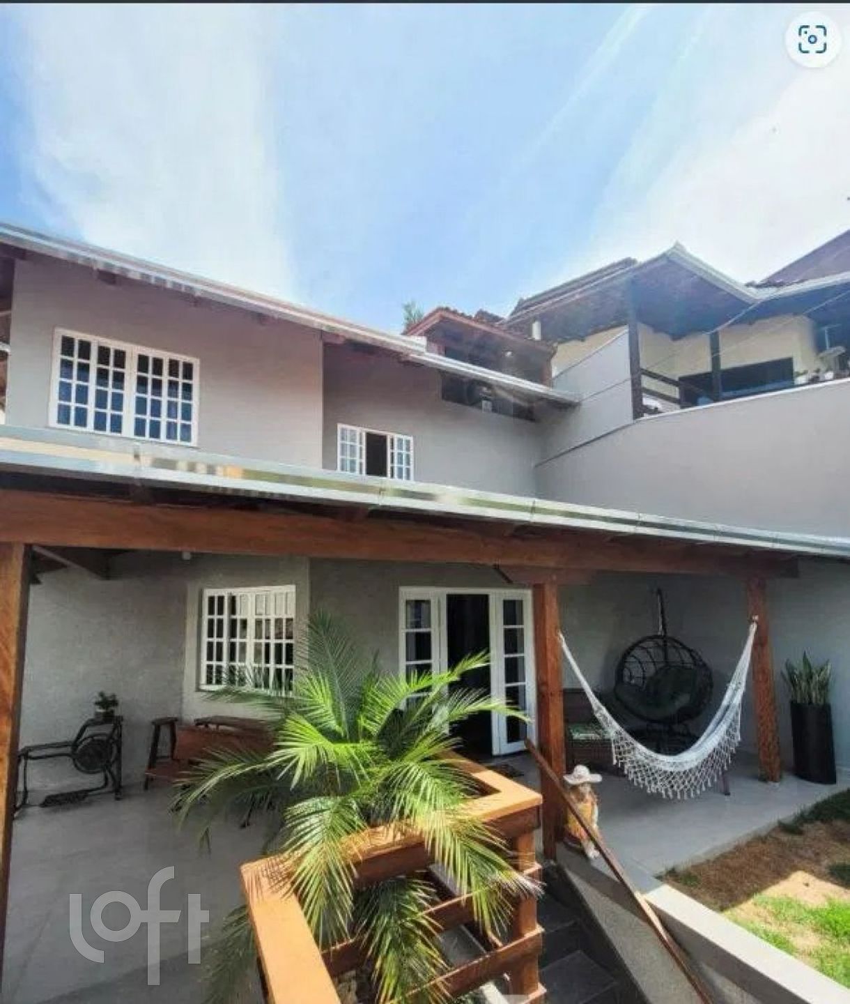Casa Residencial com 178m², 3 quartos, 1 suíte, 4 garagens, no bairro Pioneiros em Balneário Camboriú