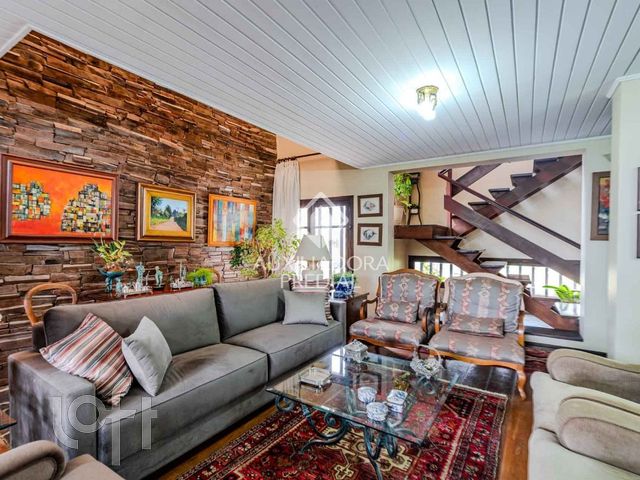 Casa com 544m², 4 dormitórios, 1 suíte, 4 vagas, Três Figueiras em Porto Alegre