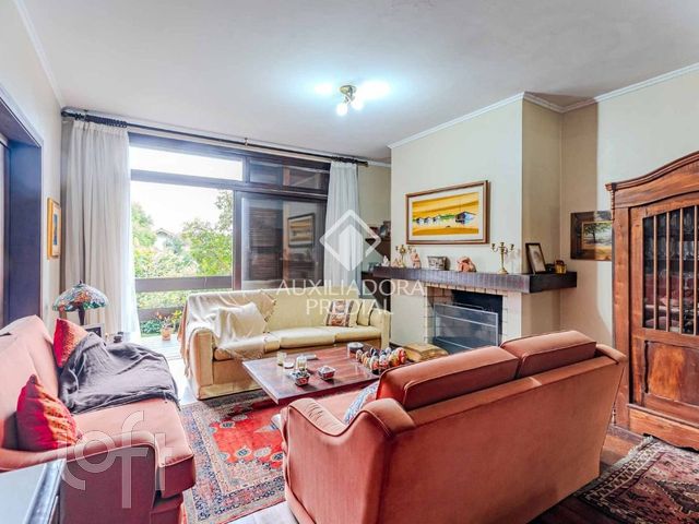 Casa com 544m², 4 dormitórios, 1 suíte, 4 vagas, Três Figueiras em Porto Alegre