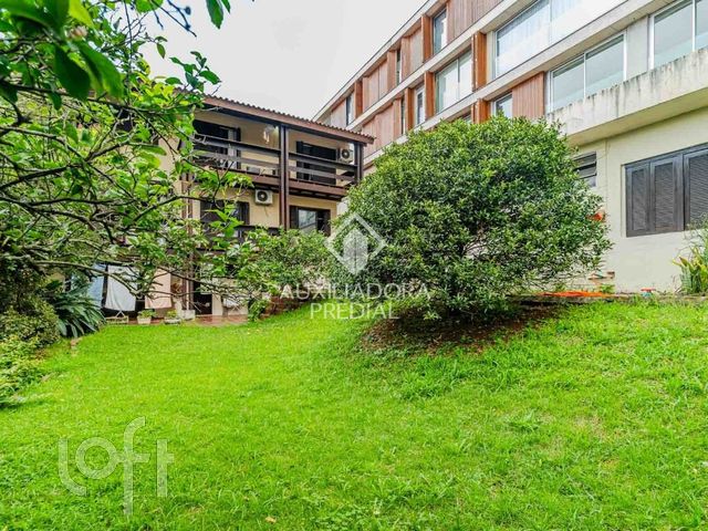 Casa com 544m², 4 dormitórios, 1 suíte, 4 vagas, Três Figueiras em Porto Alegre