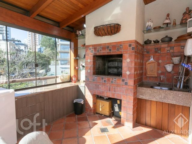 Apartamento com 198m², 3 dormitórios, 1 suíte, 2 vagas, Petrópolis em Porto Alegre