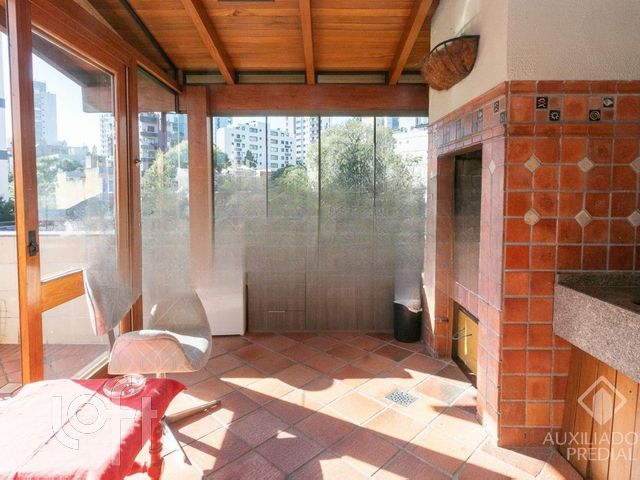 Apartamento com 198m², 3 dormitórios, 1 suíte, 2 vagas, Petrópolis em Porto Alegre