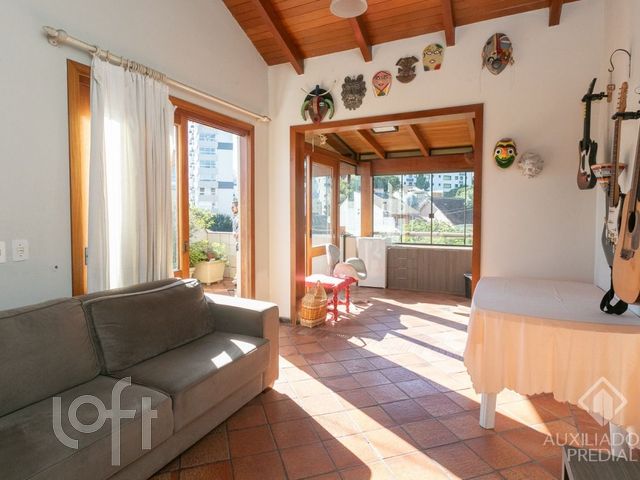 Apartamento com 198m², 3 dormitórios, 1 suíte, 2 vagas, Petrópolis em Porto Alegre