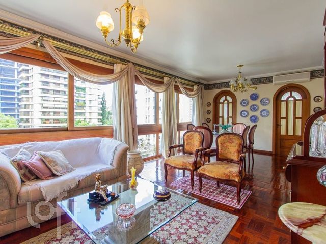 Apartamento com 144m², 3 dormitórios, 2 vagas, Moinhos de Vento em Porto Alegre