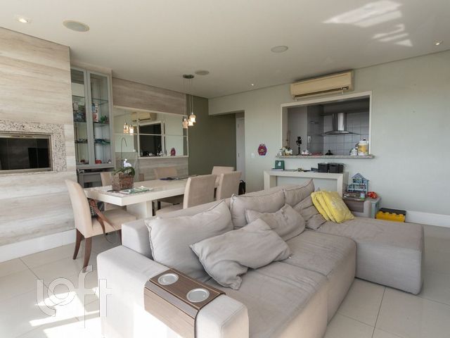 Apartamento com 105m², 3 dormitórios, 1 suíte, 2 vagas, Petrópolis em Porto Alegre