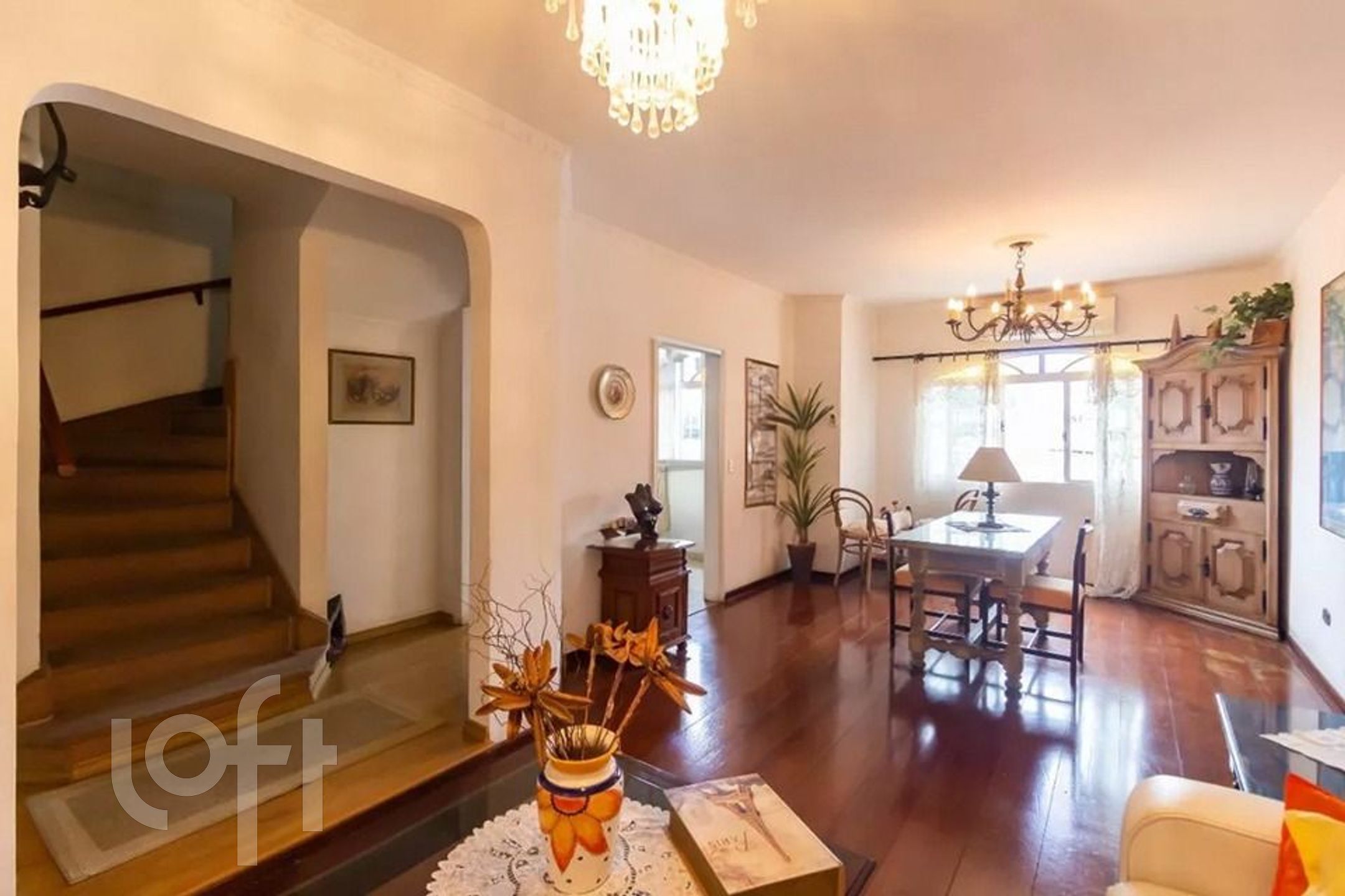 Casa à venda com 3 quartos, 230m² - Foto 1
