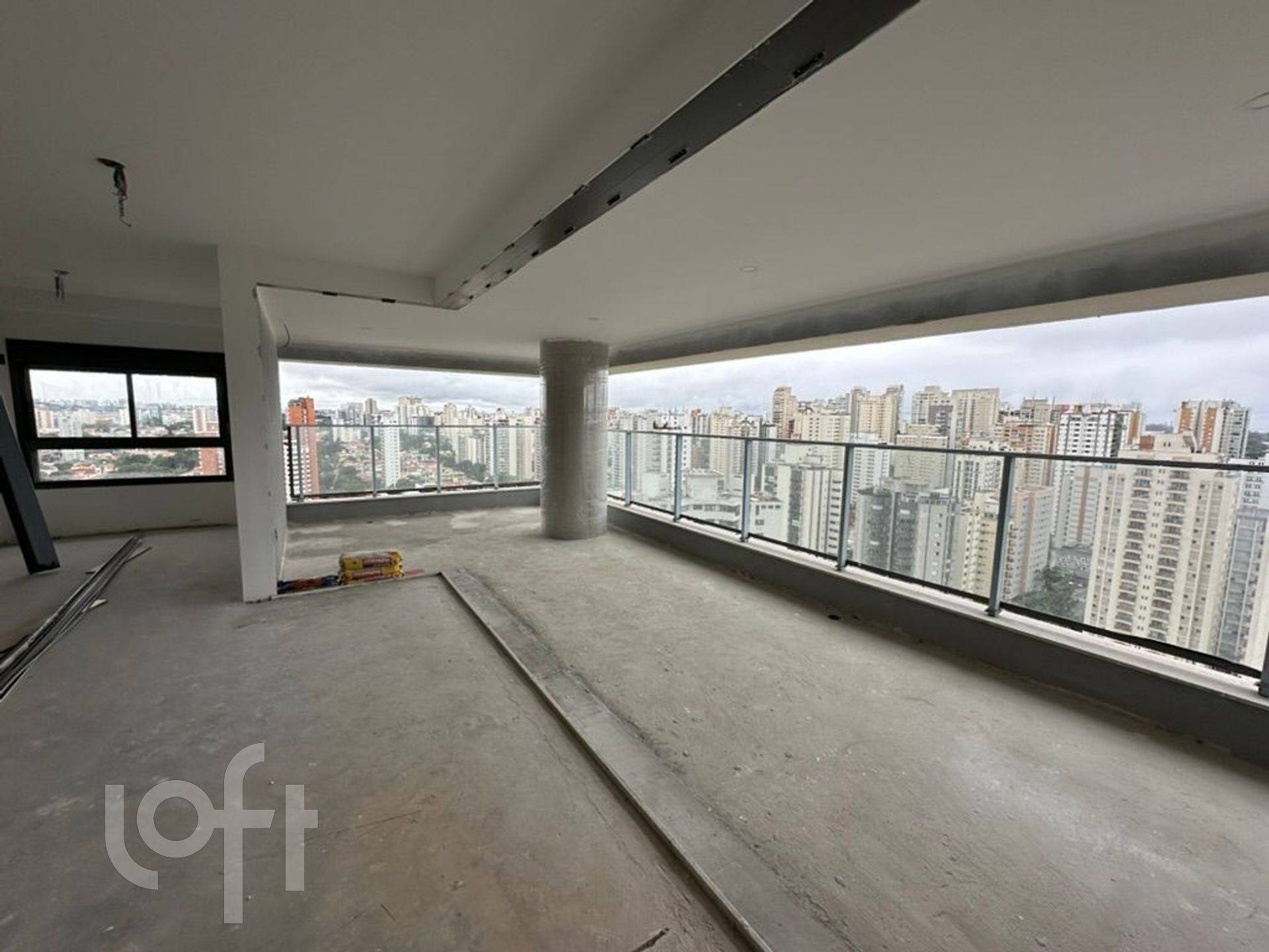 Apartamento à venda com 3 quartos, 210m² - Foto 3