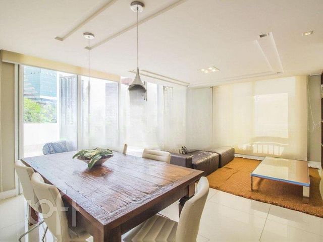 Apartamento com 186m², 2 dormitórios, 2 suítes, 2 vagas, Rio Branco em Porto Alegre